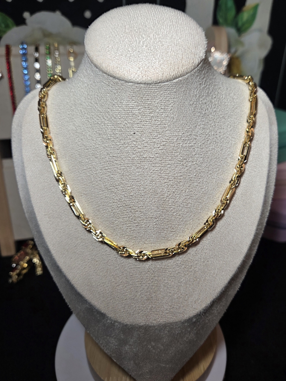 14kt gold filled Italian milano rope necklace
Stamped Italy, 14KT GF
16 inches
